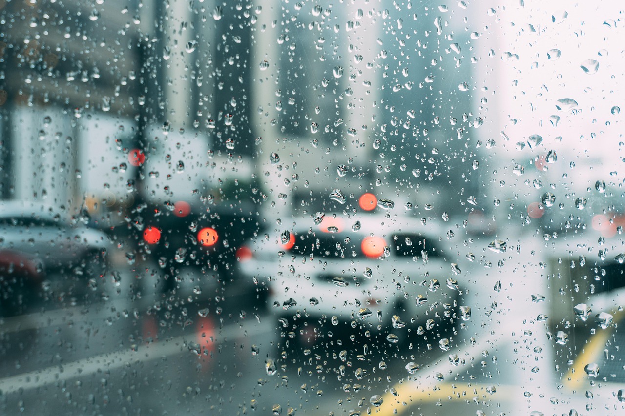 雨の日の車の窓